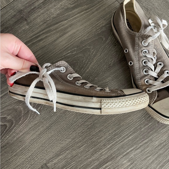 Tan & White Chucks- M5, W7 - Picture 2 of 6